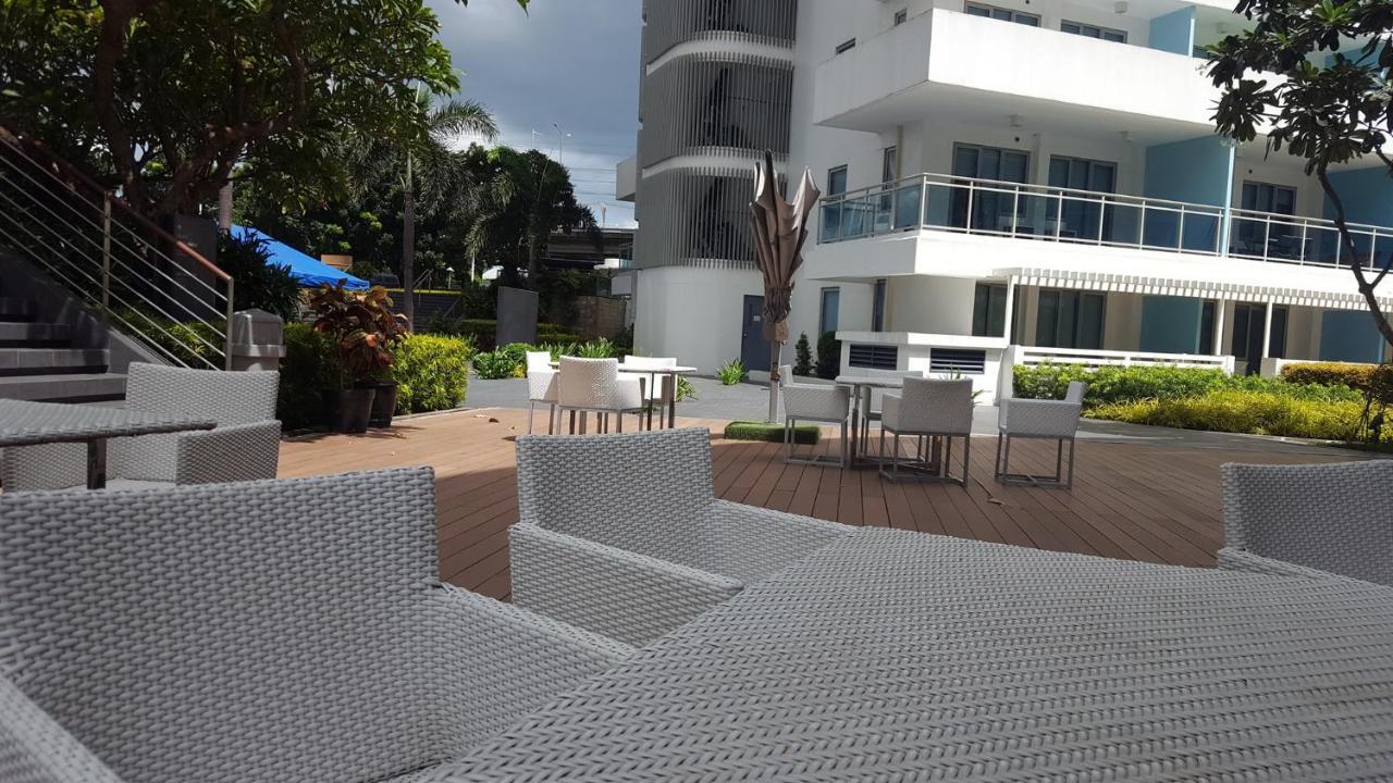 Azure Urban Resort Residences Манила Екстериор снимка